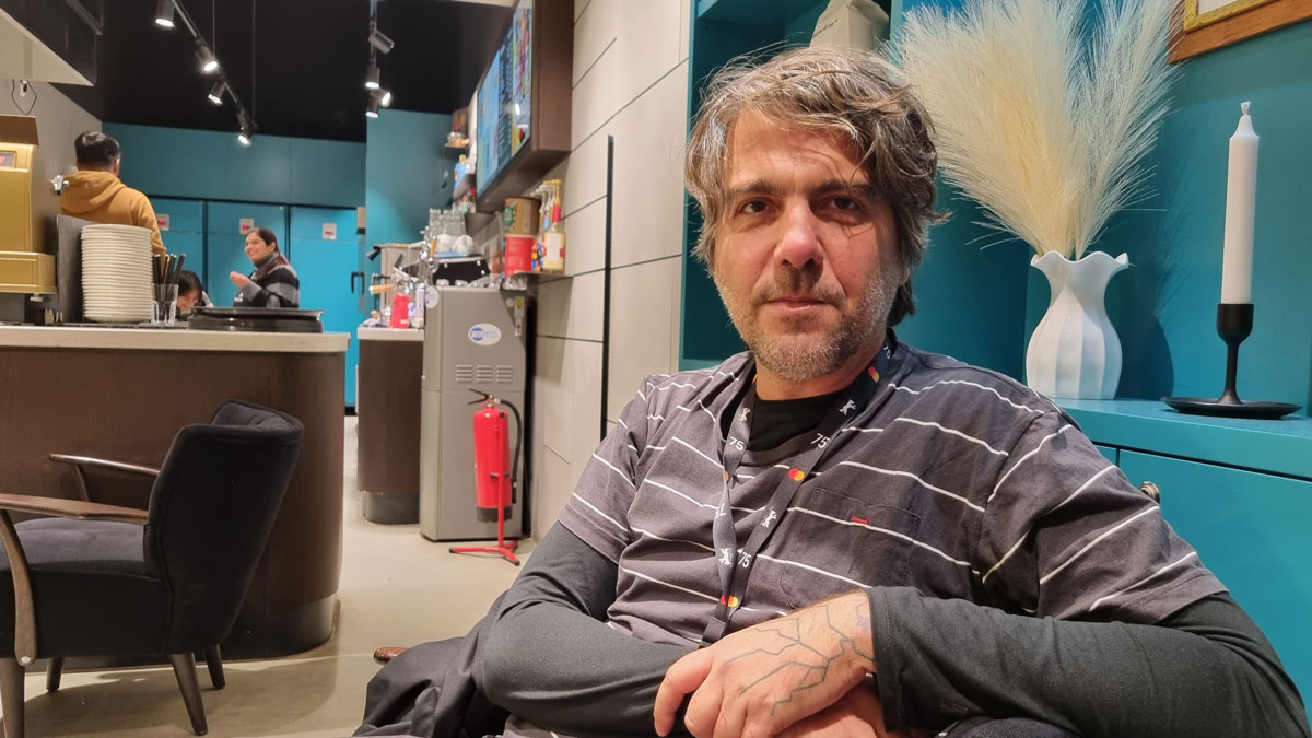 [DL] DIRECTORS LOUNGE DEEP FEATURE NOT FOR THE MIDDLE OF THE ROOM with Brazilian offbeat filmmaker Gabraz Sanna